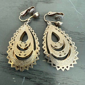 Fashion Jewelry Silver Teardrop Clip-On Earrings